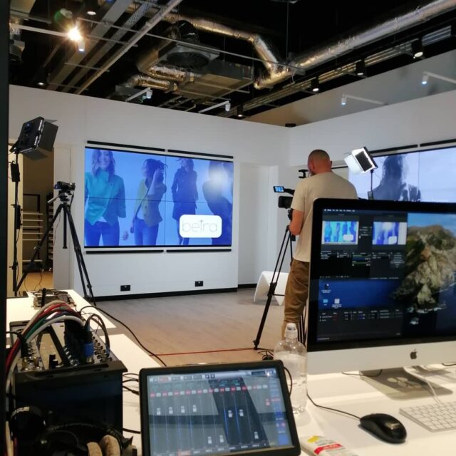 On location today! Great to be out and about again. At the new St James Quarter with @videoproedin 

#locationrecording #edinburgh #ui24r #soundengineer #soundcraftui24r #shuremicrophones #lineaudiocm3
