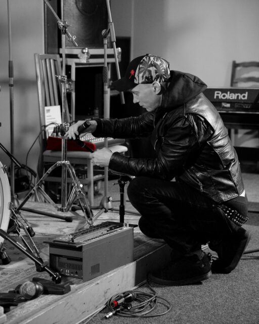 Studio-quality sound. Anywhere.
Black Cave Recordings travels to you with a fully mobile recording setup.

Record in:
✔ Your home
✔ Your band’s rehearsal space
✔ A performance venue

We’ve recorded at: Queens Hall, Edinburgh Fringe, Liquid Rooms, Fruitmarket Gallery, Surgeon’s Hall, Summerhall & more.

Whether it's a band, audiobook, voiceover, live show or special location, we’ll bring the studio to you.

Want to record somewhere unique? 👉 Send us your idea!

#locationrecording #voiceoverartist #liverecording